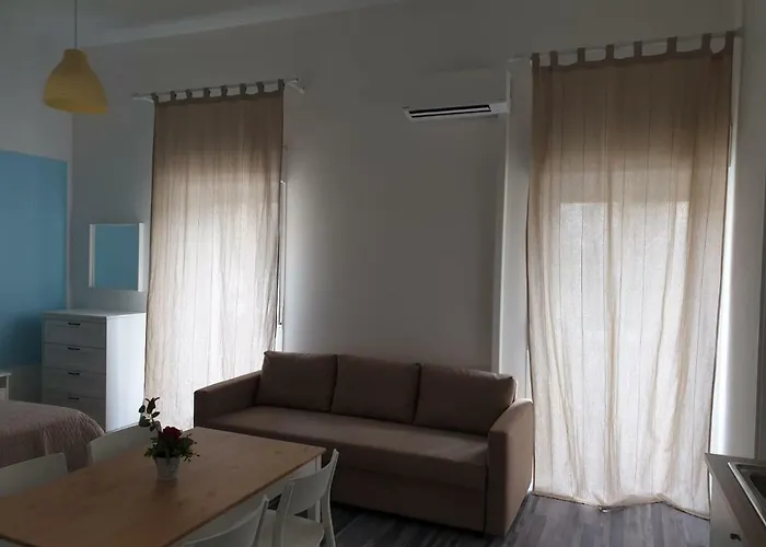 Lipari Suite Apartament 招待所 3*